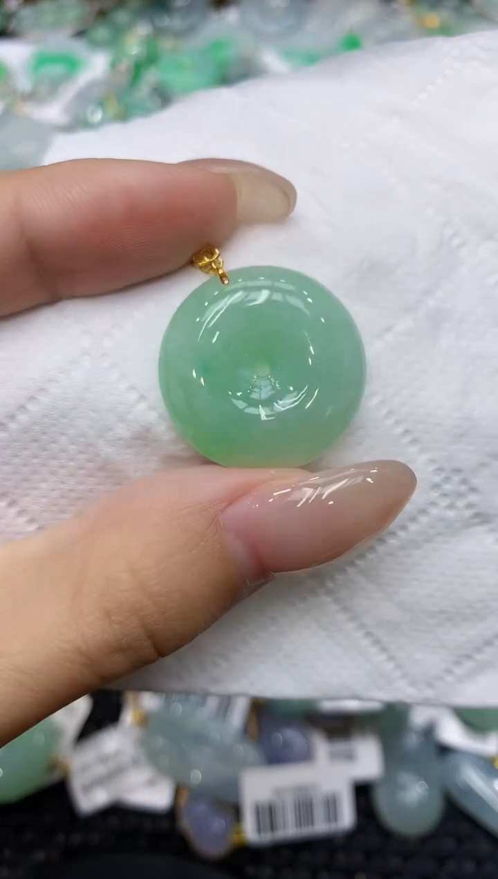 翡翠18K金镶嵌颈饰111111111111