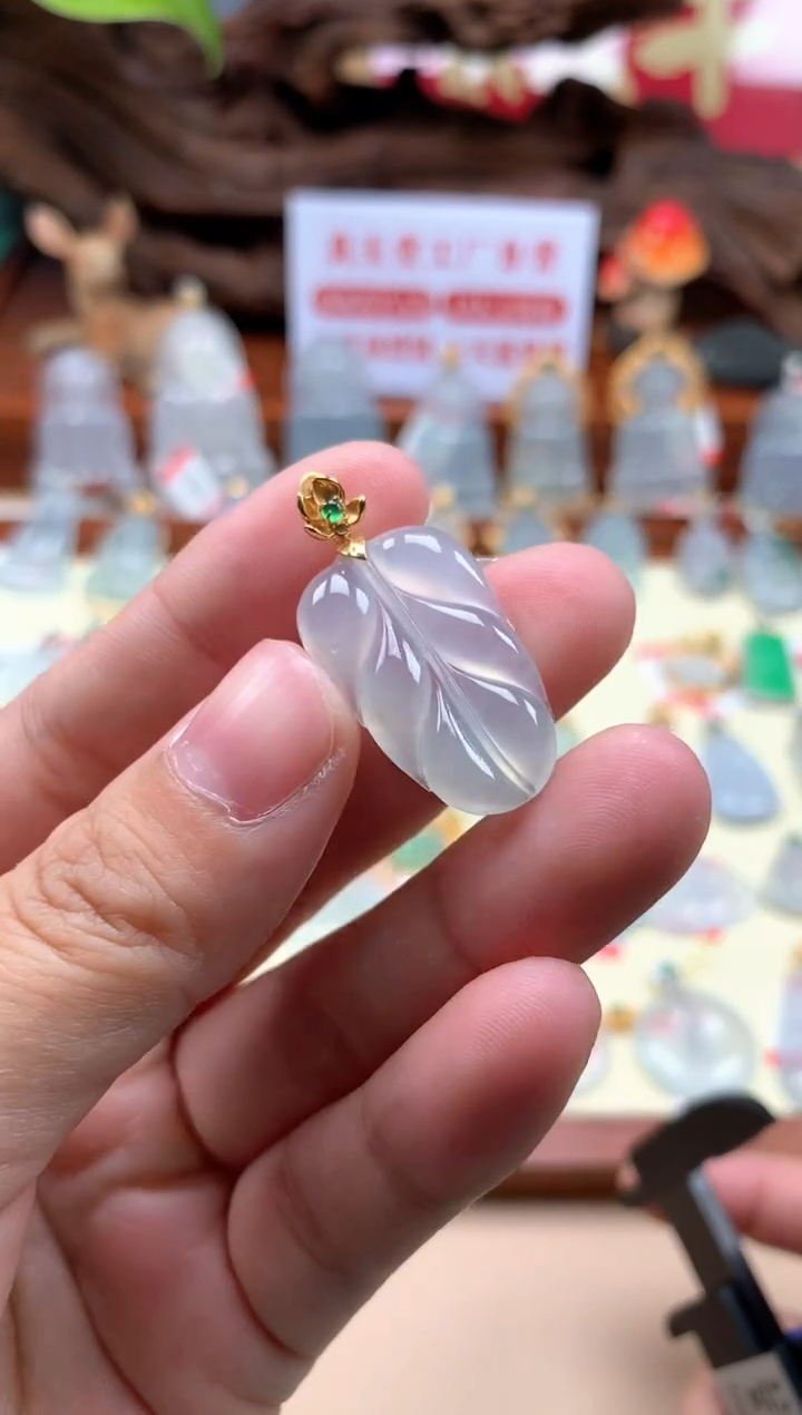 【闪购商品】翡翠18K金镶嵌颈饰叶子
