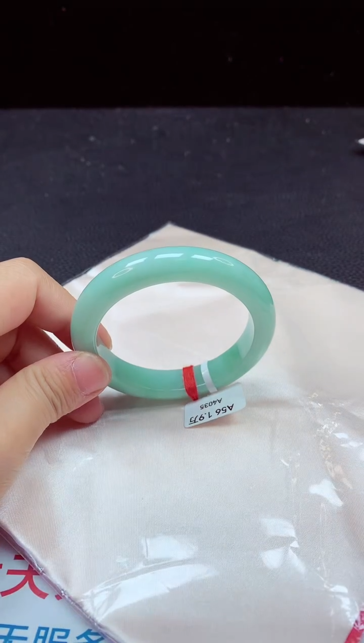【闪购商品】翡翠手镯（圆镯）未镶嵌手镯56