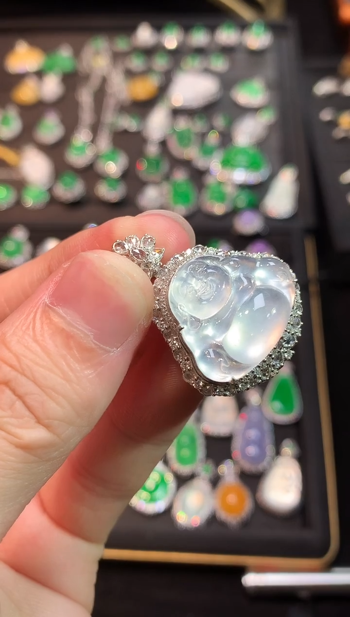 吊坠(赠链)18K金镶嵌翡翠黑钢玻璃种佛公吊坠