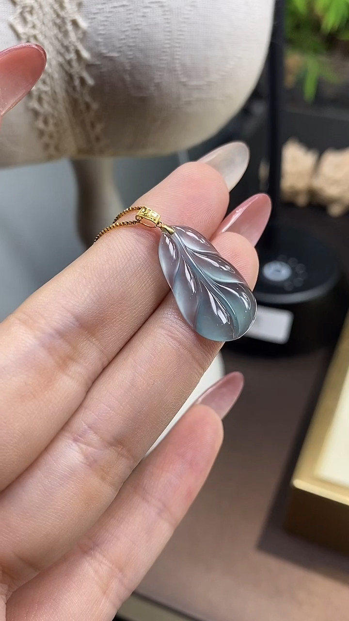 【闪购商品】翡翠吊坠(赠链)18K金镶嵌天然A货翡翠 叶子吊坠