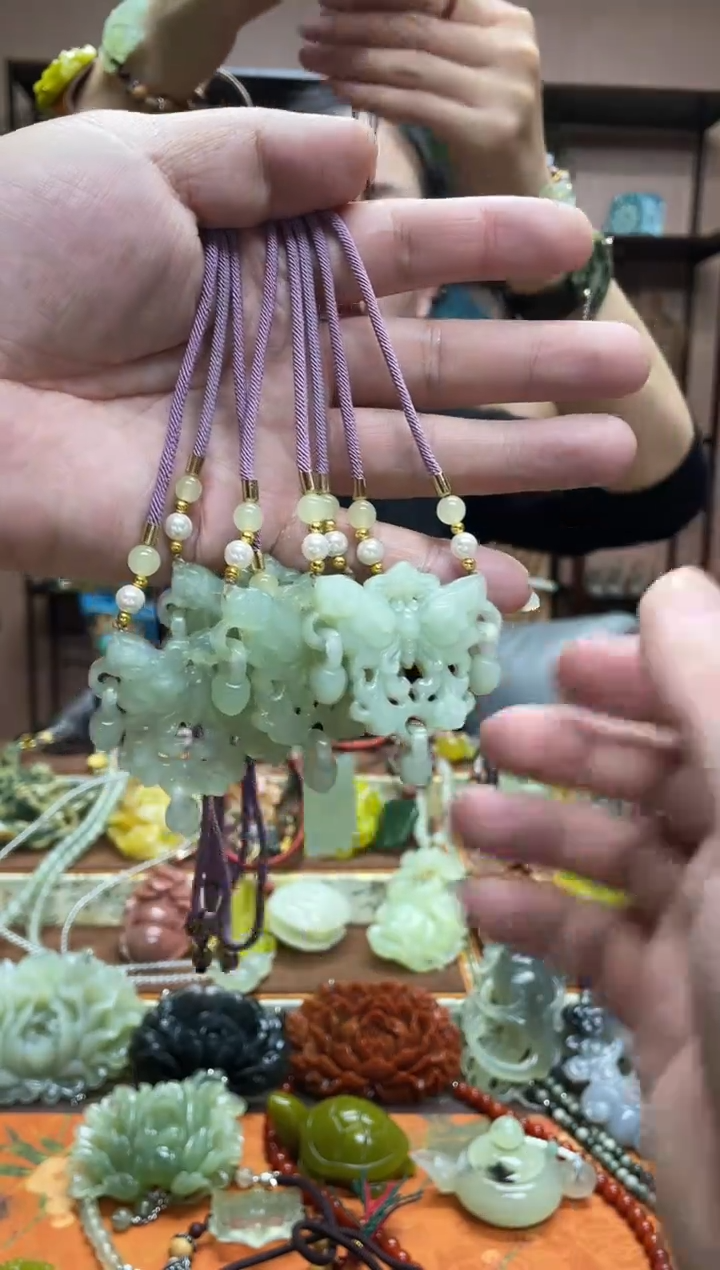 未镶嵌岫玉吊坠多样性发货发其中之一