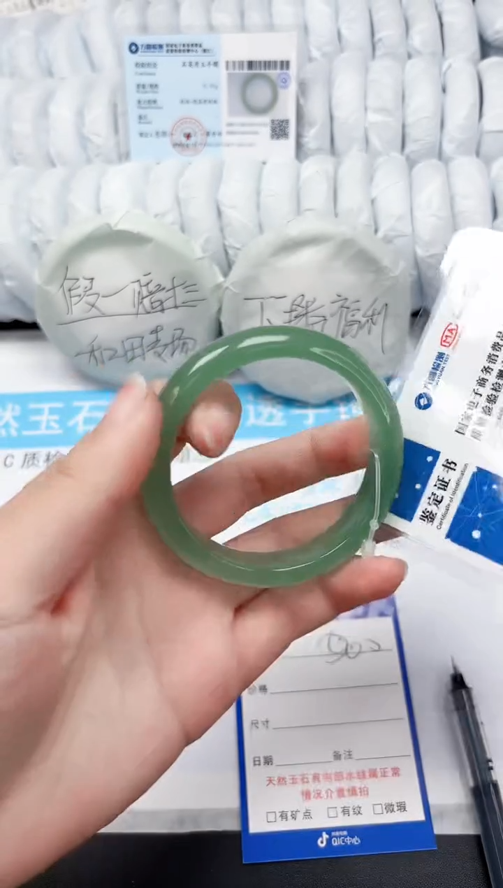 【闪购商品】石英质玉手镯未镶嵌500-53.4