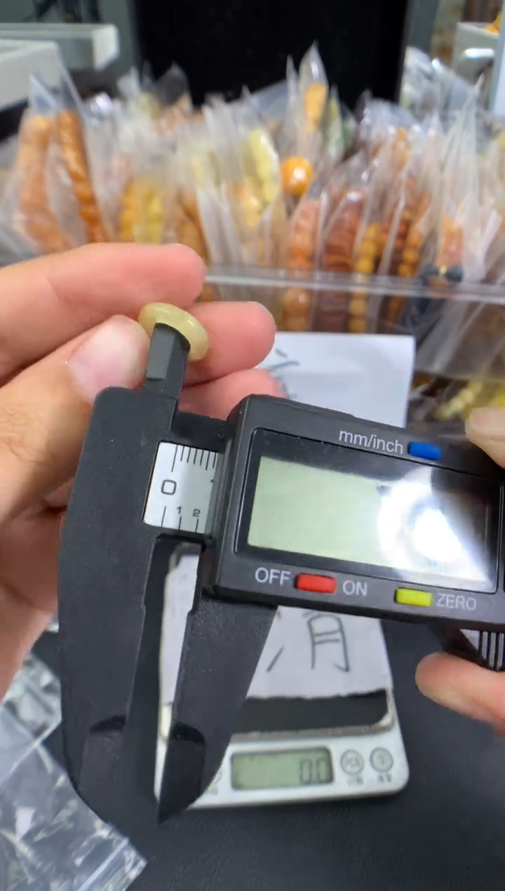 蜜蜡未镶嵌珠宝奇石1