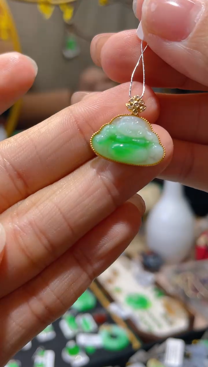 【闪购商品】翡翠颈饰18K金镶嵌假一赔三