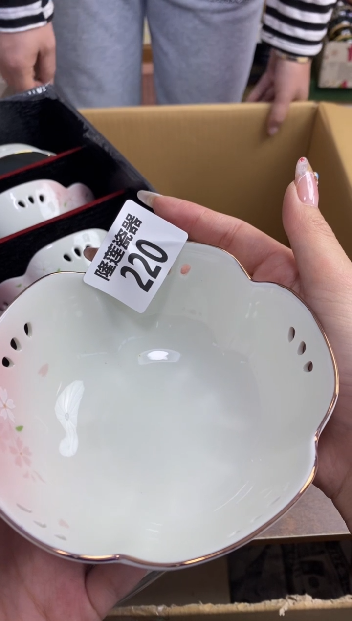 【闪购商品】瓷片隆莲瓷器欢迎大家