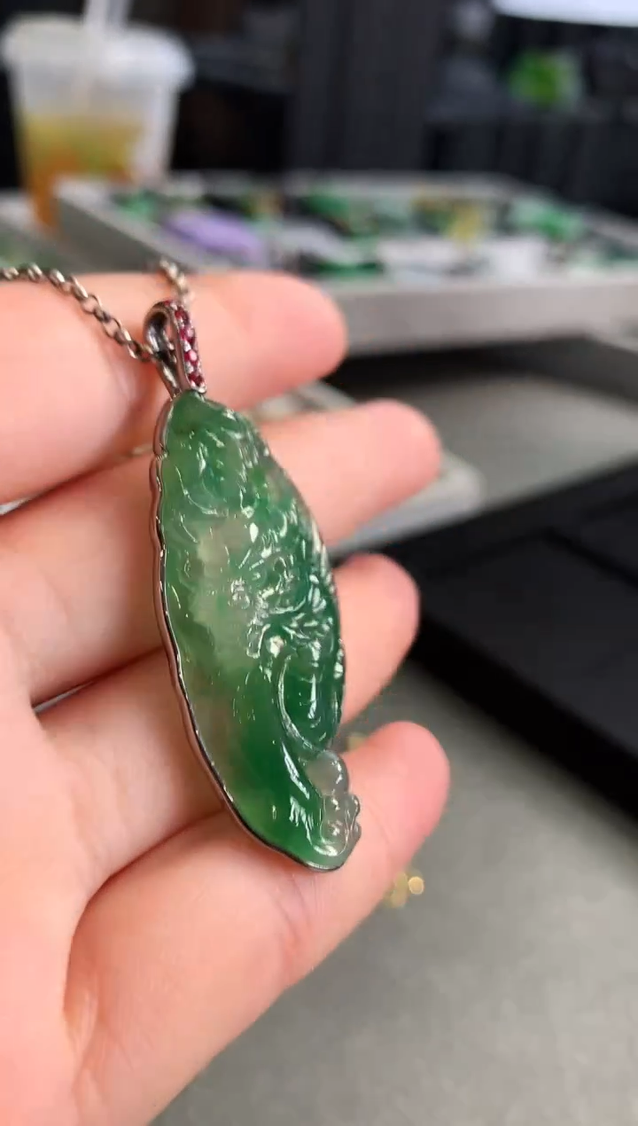 【闪购商品】翡翠吊坠(不含链)18K金镶嵌吊坠