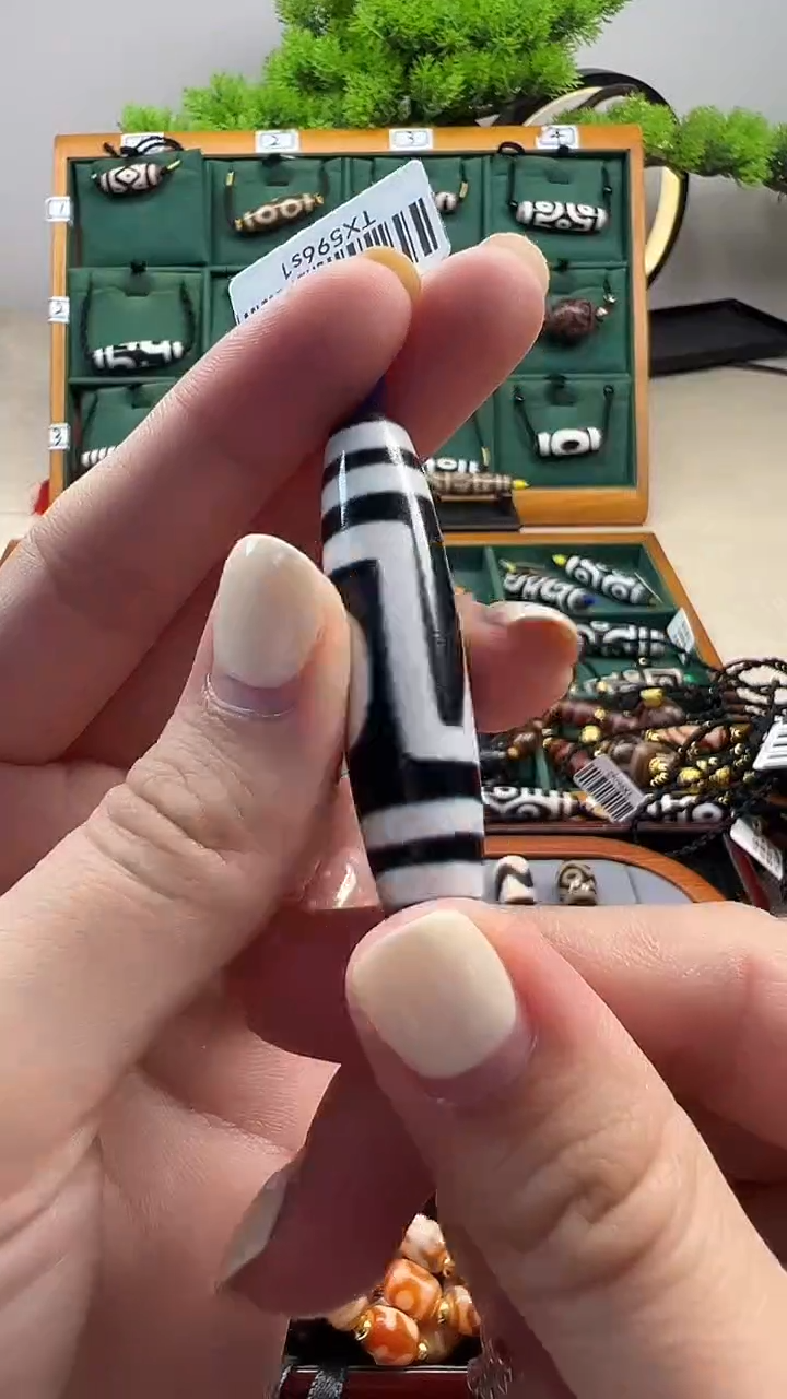 玛瑙/玉髓（覆膜）颈饰未镶嵌3.（微瑕）