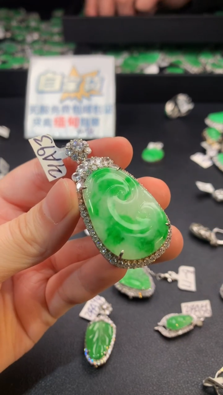 【闪购商品】翡翠颈饰银S925镶嵌翡翠