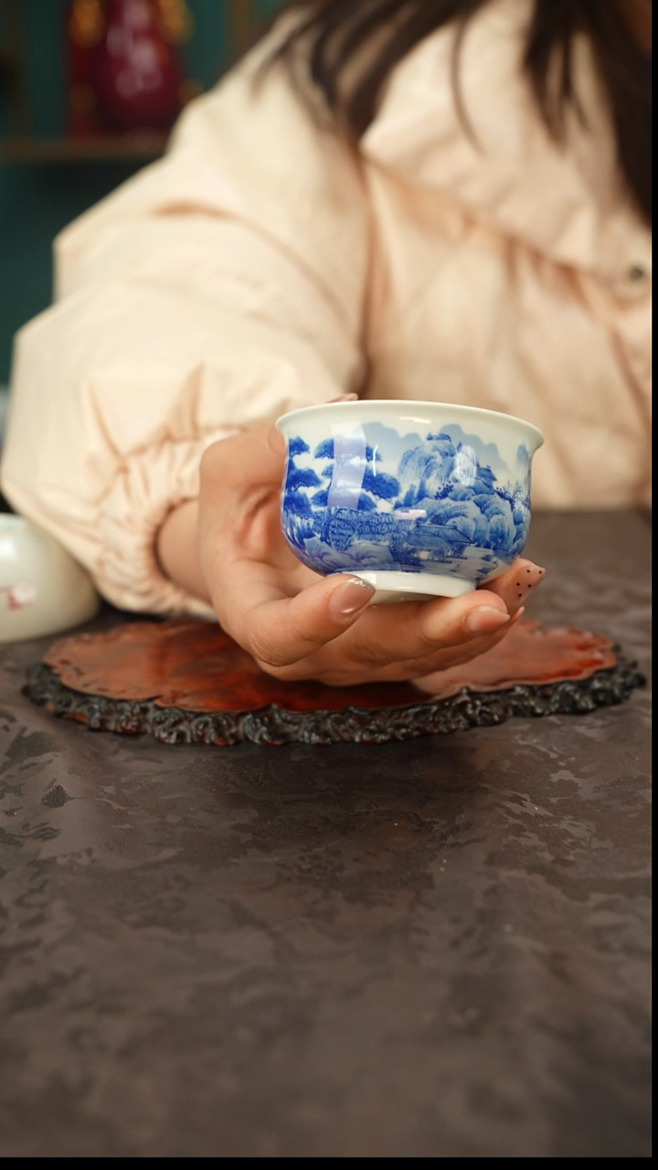 青花手绘山水主人杯