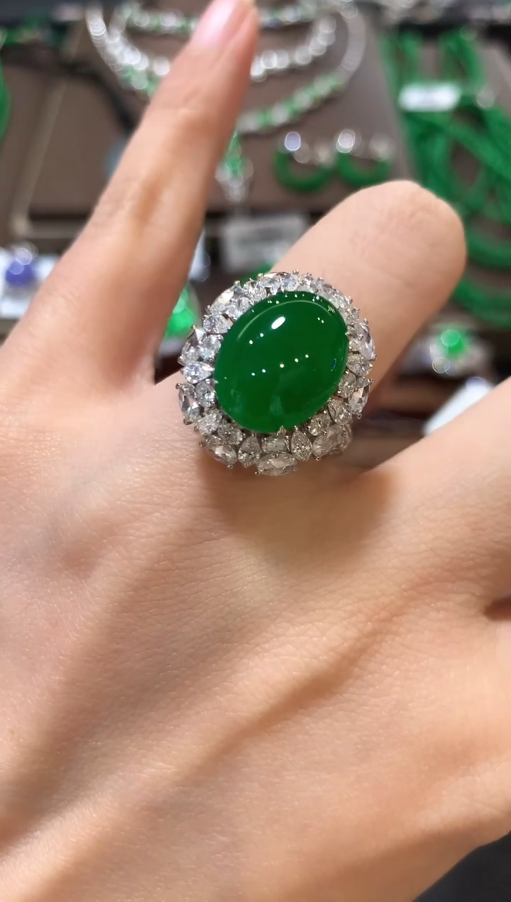 18K金镶嵌戒指翡翠m178 定金50000