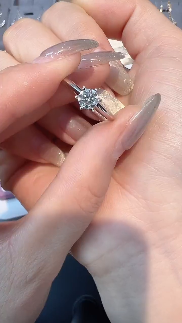 【闪购商品】钻石戒指/指环18K金镶嵌多样性发一