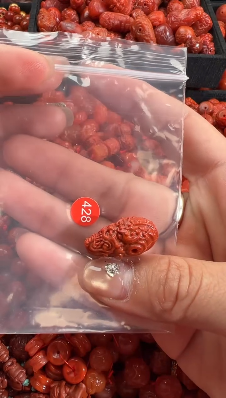 南红玛瑙未镶嵌颈饰1