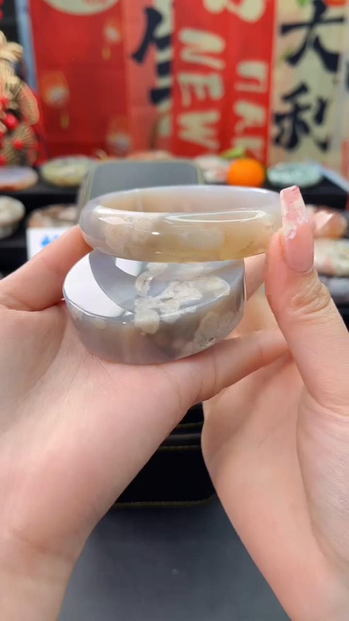 【闪购商品】石英质玉手镯未镶嵌赠送镯心（62圈口）无证书