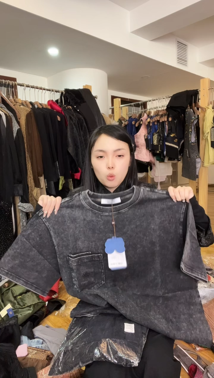 L码        150斤   半袖