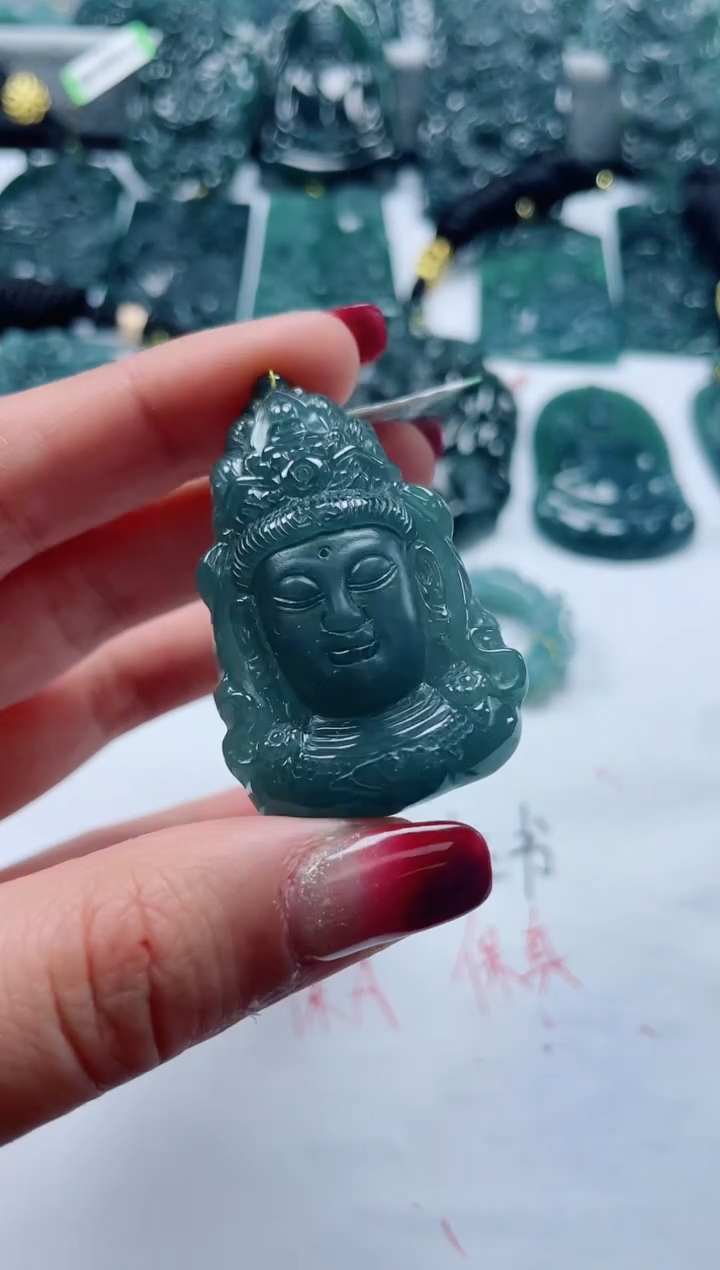 【闪购商品】翡翠颈饰未镶嵌          