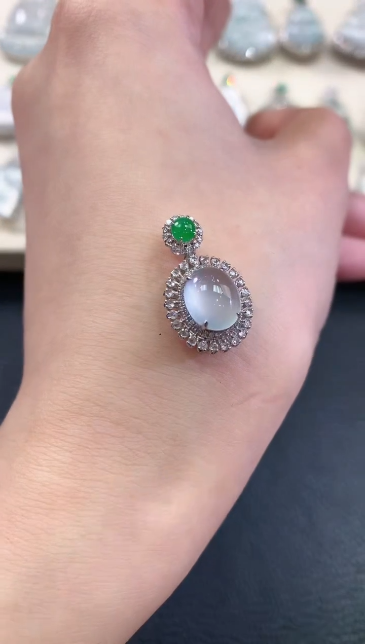 【闪购商品】翡翠吊坠(不含链)18K金镶嵌B58