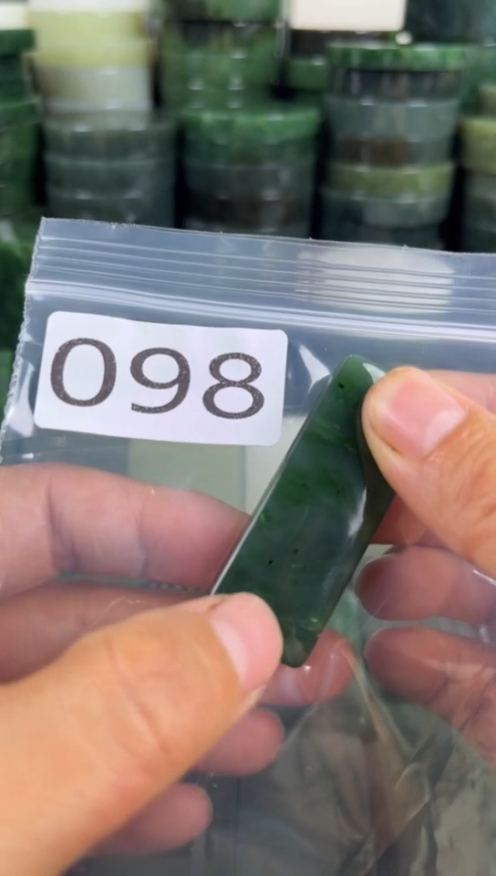 和田玉未镶嵌珠宝半成品牌子