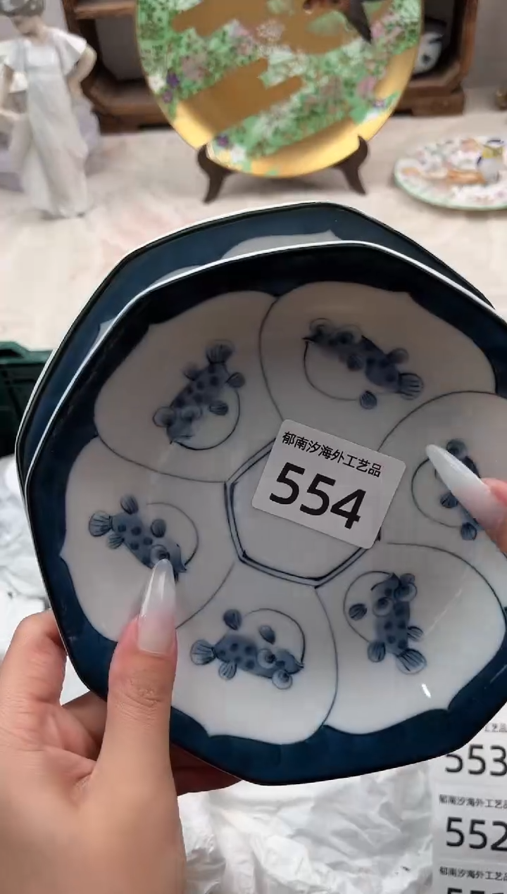 ?****?J          554