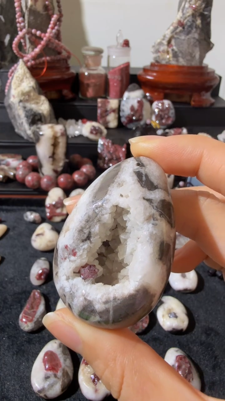 天然辰砂天然辰砂天然朱砂大晶砂随行吊坠