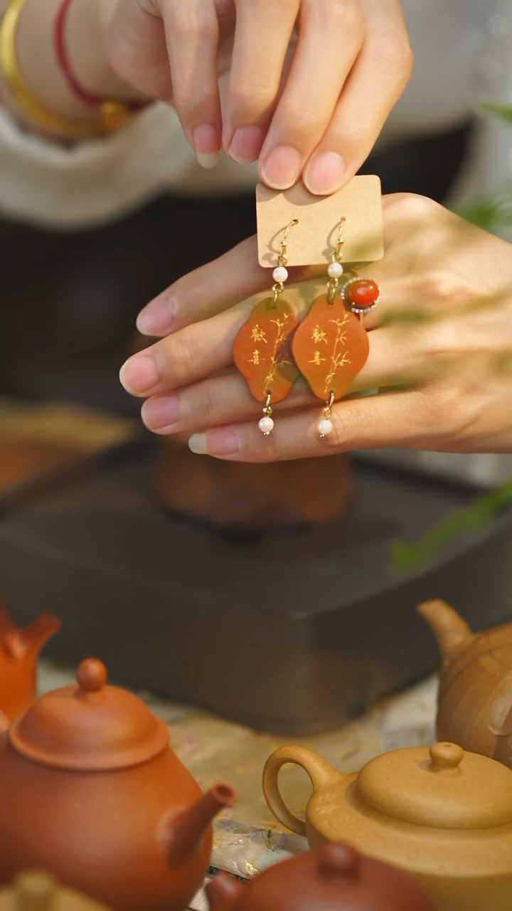 宜兴紫砂耳环欢喜