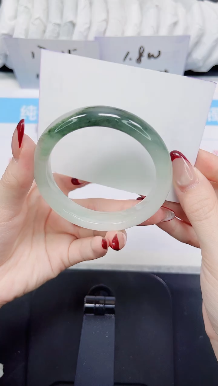 【闪购商品】石英质玉手镯未镶嵌240