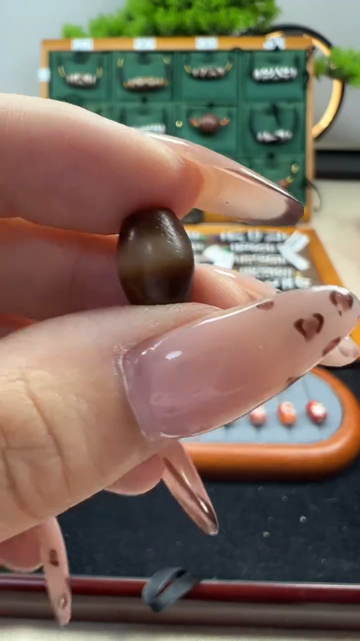 玛瑙/玉髓（覆膜）颈饰未镶嵌4.（微瑕）