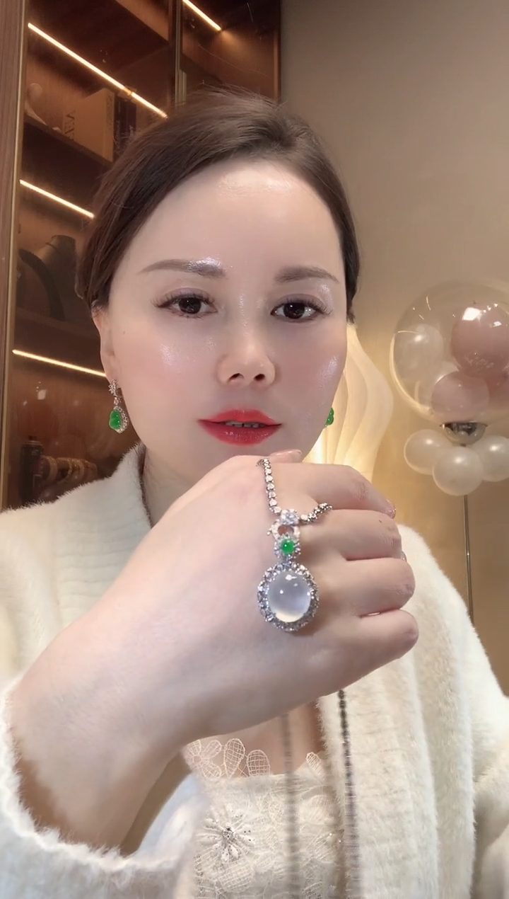 【闪购商品】翡翠吊坠(不含链)18K金镶嵌D86 