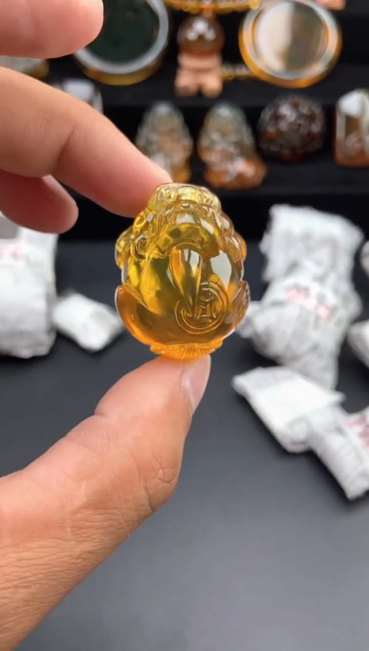 未镶嵌颈饰琥珀金蓝珀貔貅吊坠