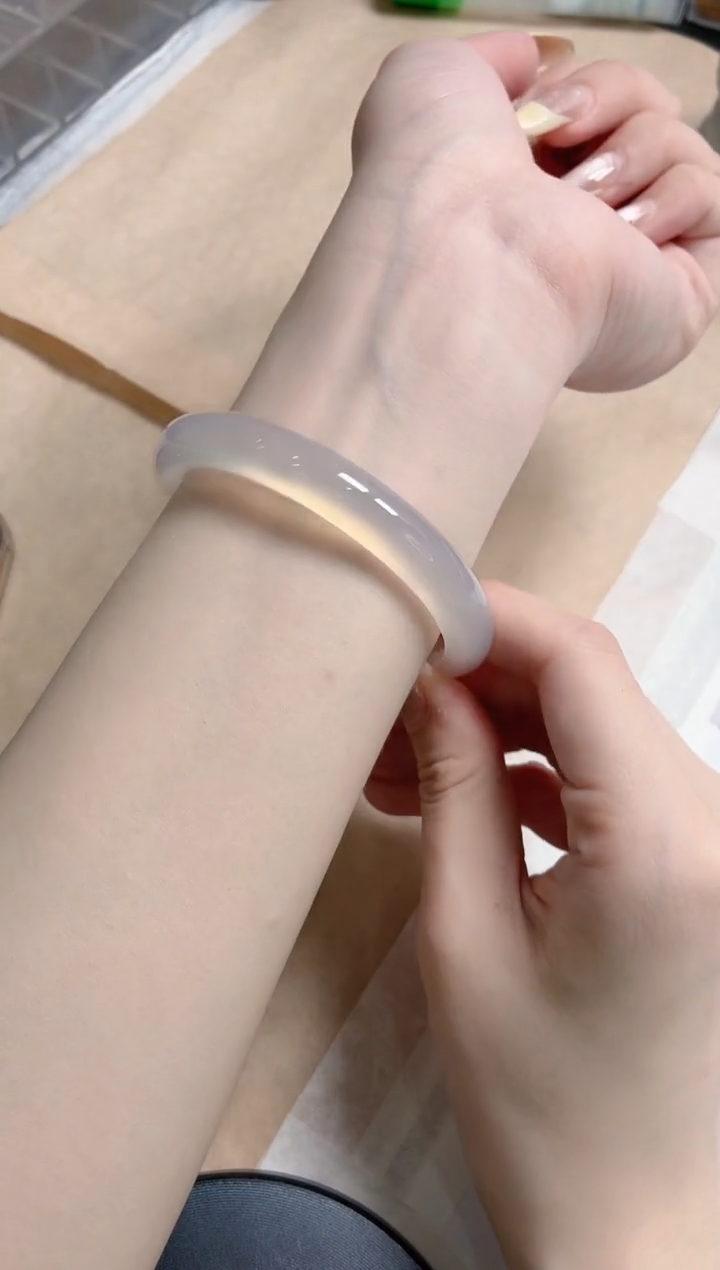 石英质玉手镯未镶嵌114-58.7荔枝