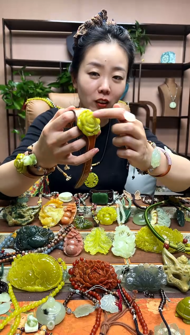 未镶嵌岫玉吊坠多样性发货发其中之一