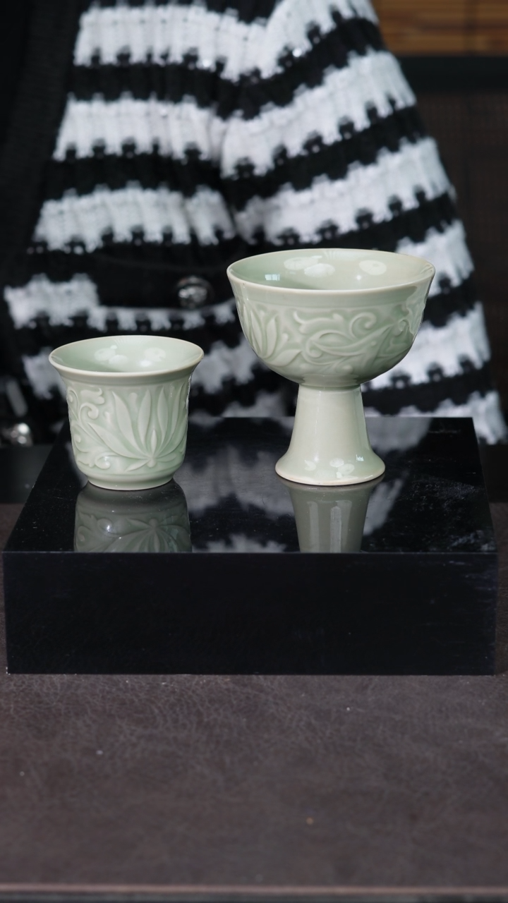 【闪购商品】其他白泥莲纹高足杯福利