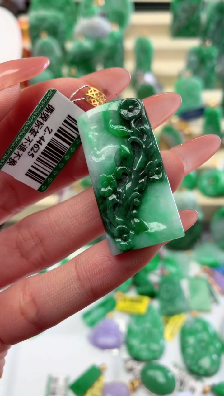 【闪购商品】翡翠颈饰18K金镶嵌挂件