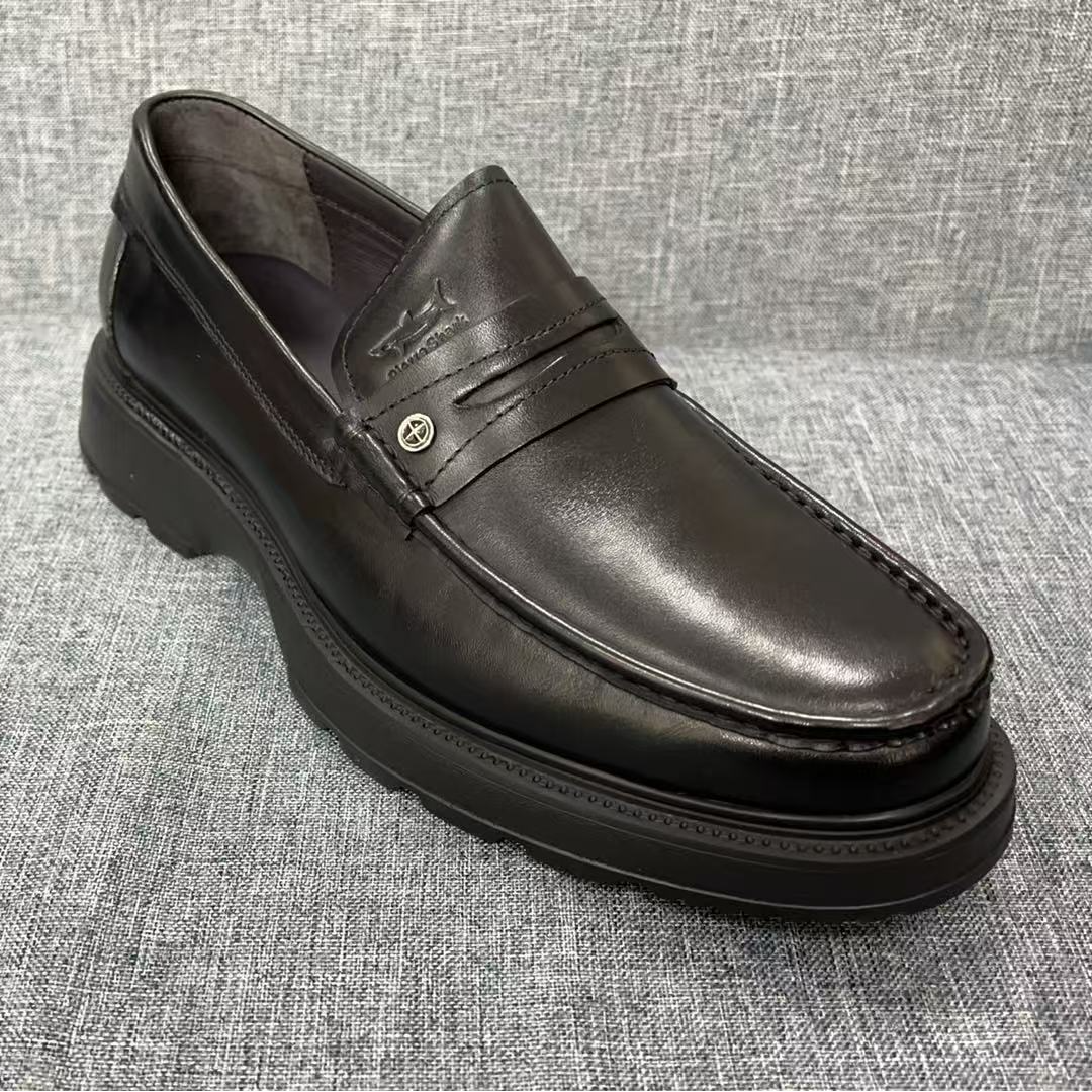 尊龙 时尚百搭黑厚底休闲运动鞋夏季透气潮鞋 607