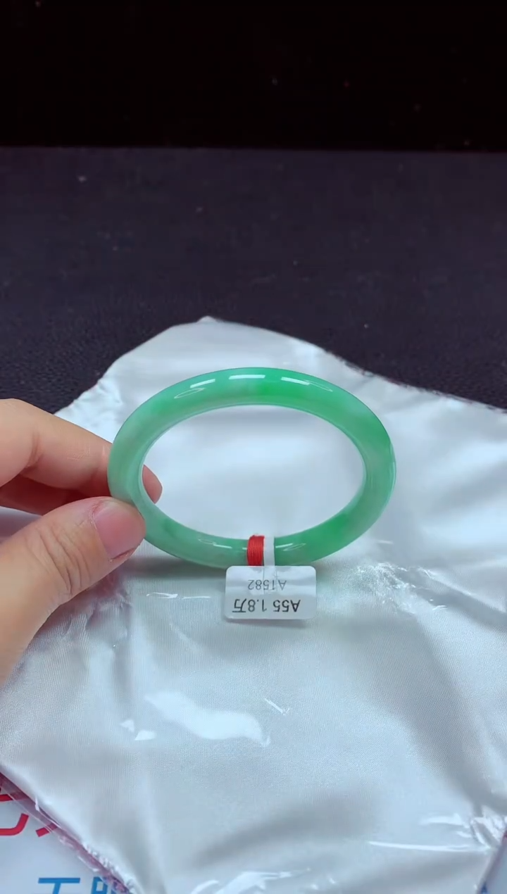 【闪购商品】翡翠手镯未镶嵌镯子56+