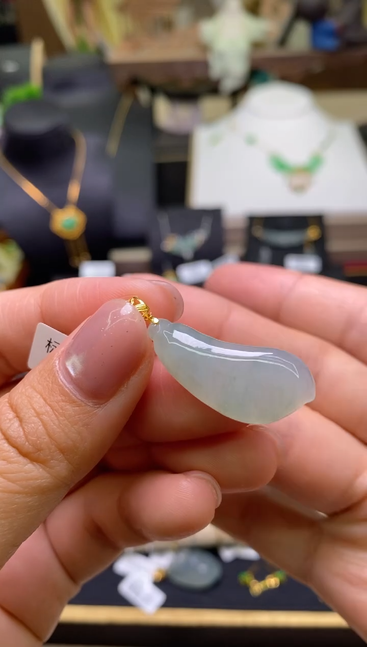 【闪购商品】翡翠颈饰18K金镶嵌净货16168