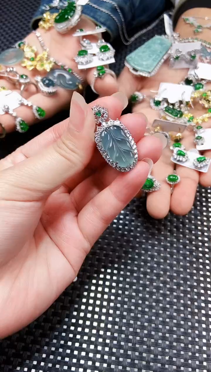 【闪购商品】翡翠吊坠(不含链)未镶嵌111111111