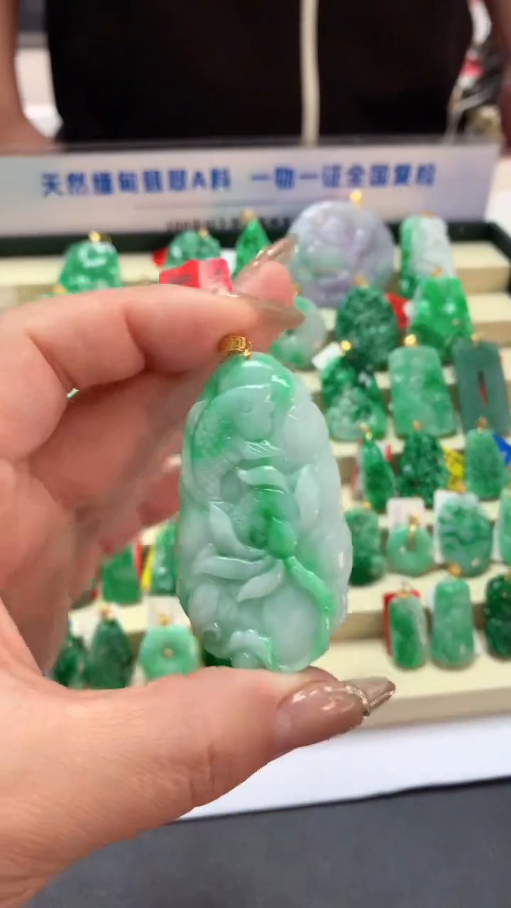 【闪购商品】翡翠吊坠(不含链)18K金镶嵌挂件