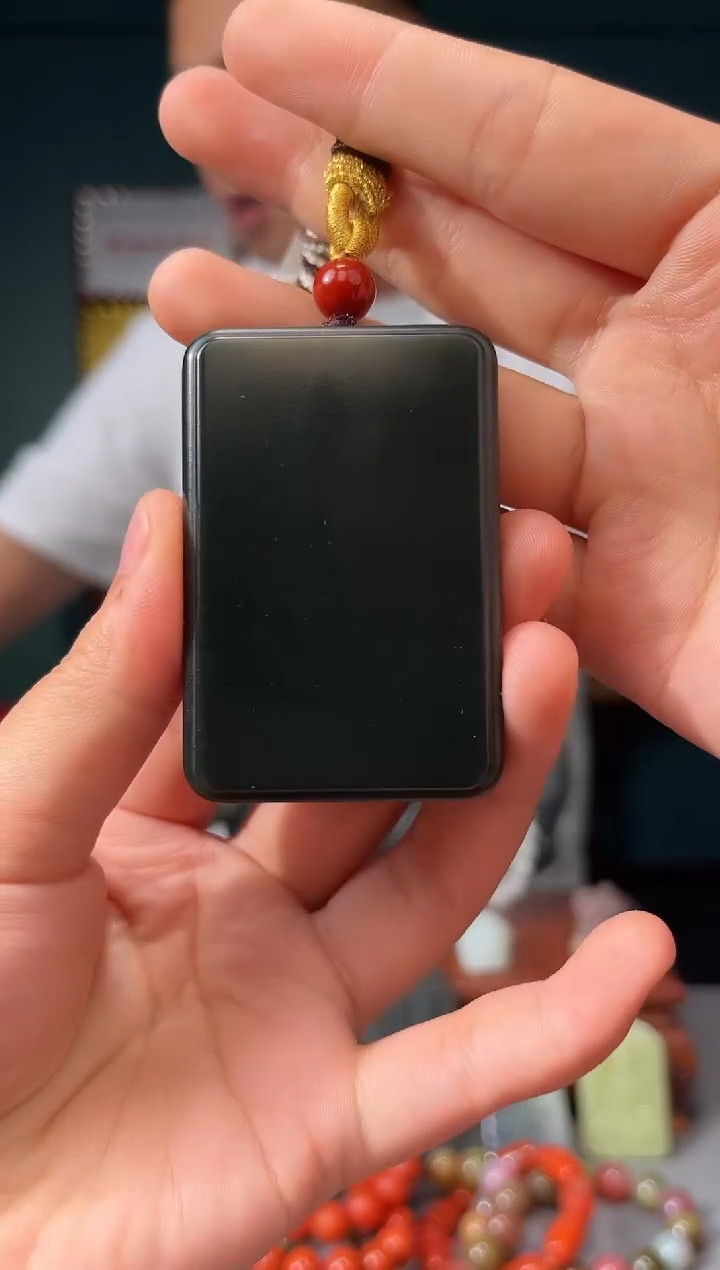 和田玉未镶嵌颈饰吊坠