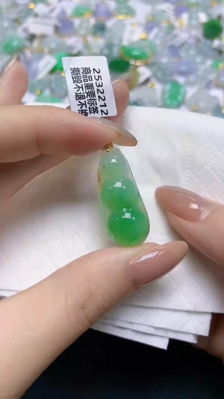 翡翠18K金镶嵌颈饰天然缅甸A货翡翠