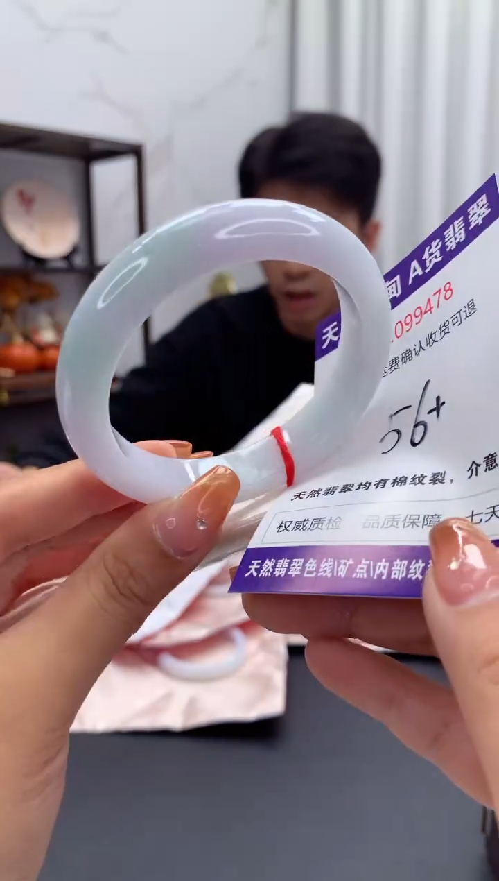 未镶嵌手镯翡翠有纹，完美者勿拍