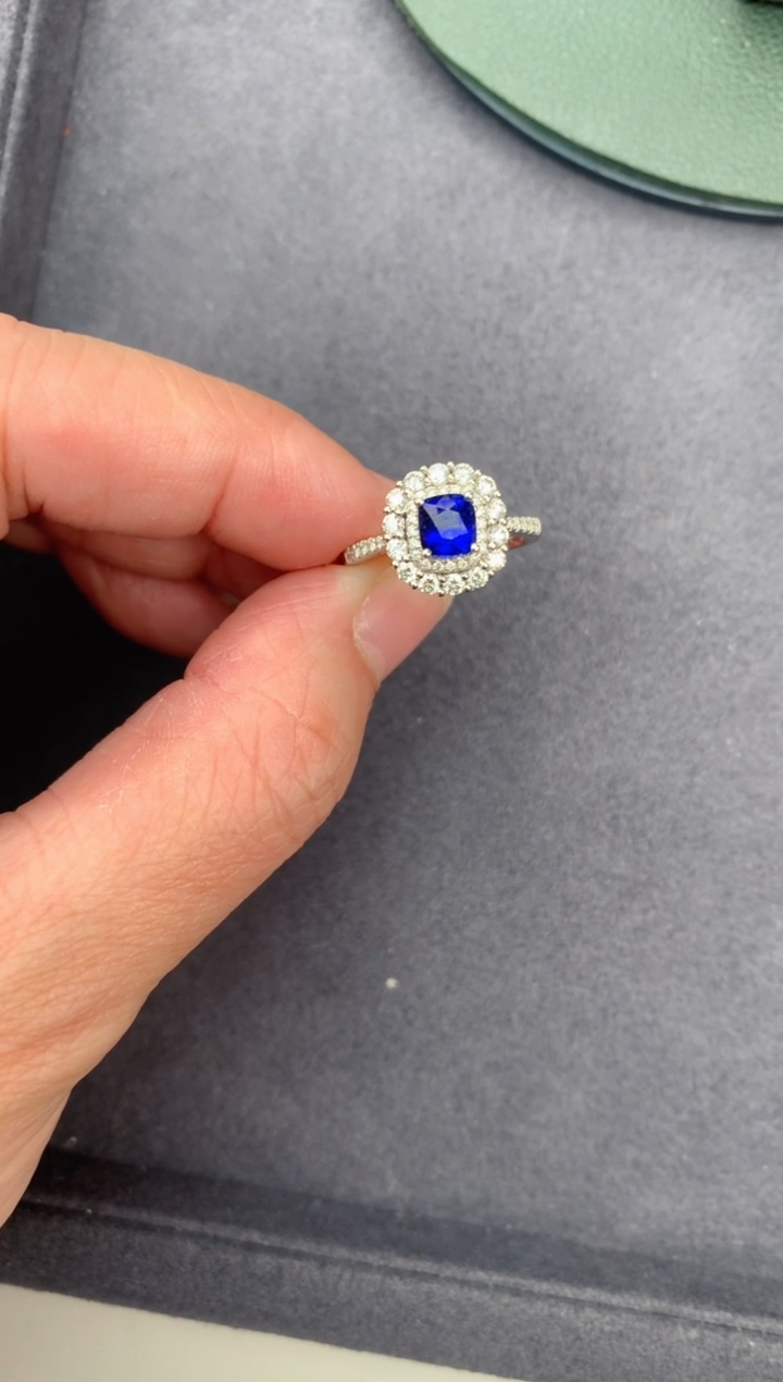 【闪购商品】蓝宝石戒指18K金镶嵌1ct皇家蓝戒指