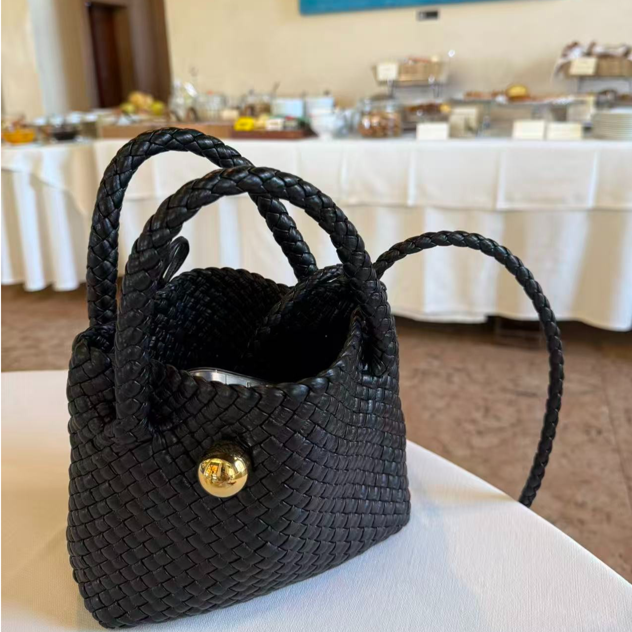 COCOLINDA | 头层牛皮编织金扣斜挎手提包B2764