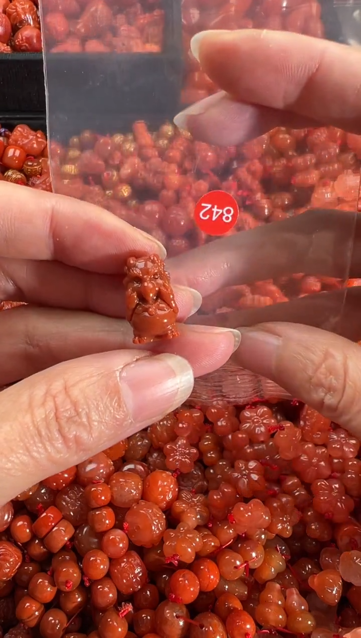 【闪购商品】南红玛瑙颈饰未镶嵌1