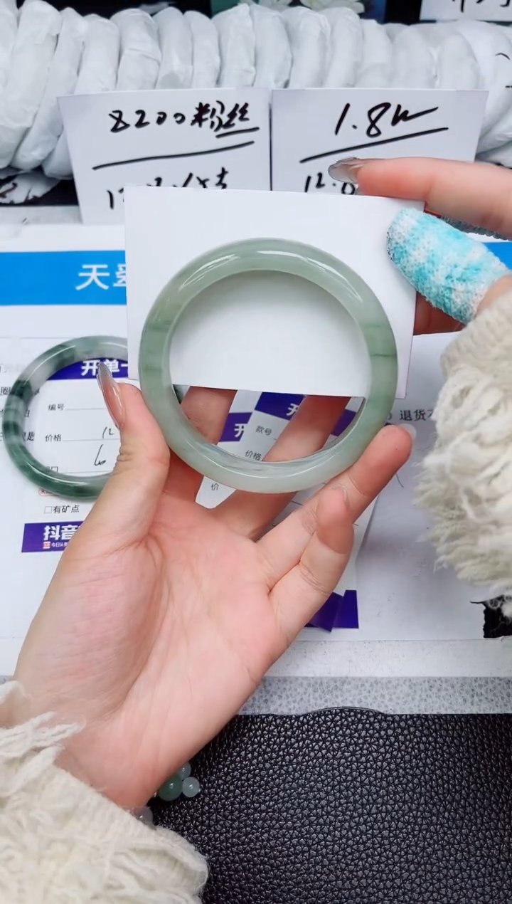 石英质玉手镯未镶嵌107-63