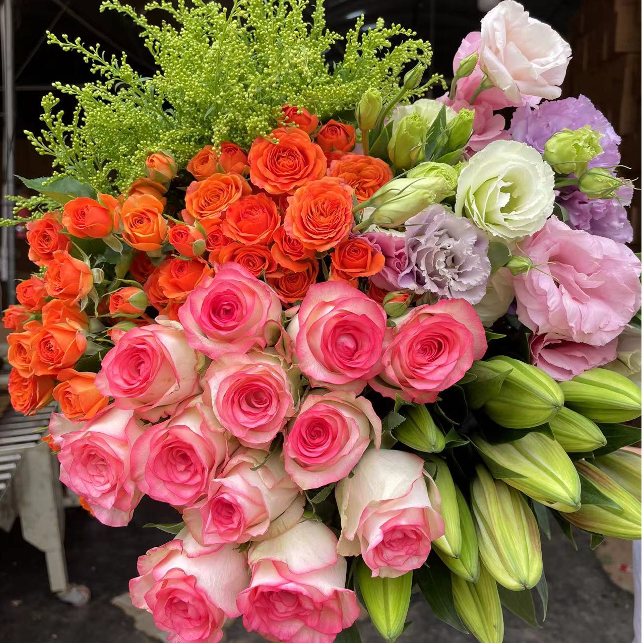 【爆款鲜花】爱莎6只+百合5朵+橙芭比3枝+洋桔梗200克+配草云南鲜花