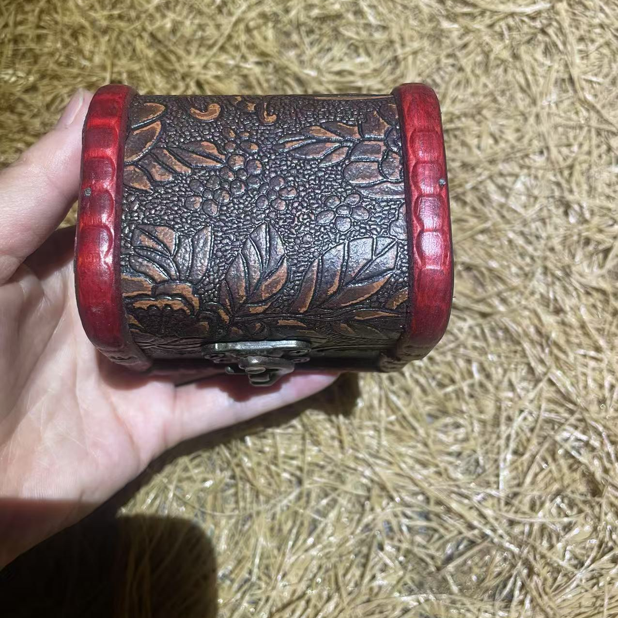 工艺品   现代复古摆件  14（5个一盒）