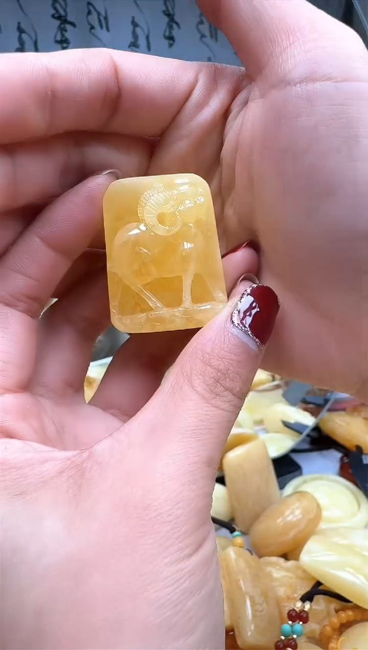 【闪购商品】琥珀裸石未镶嵌挂坠