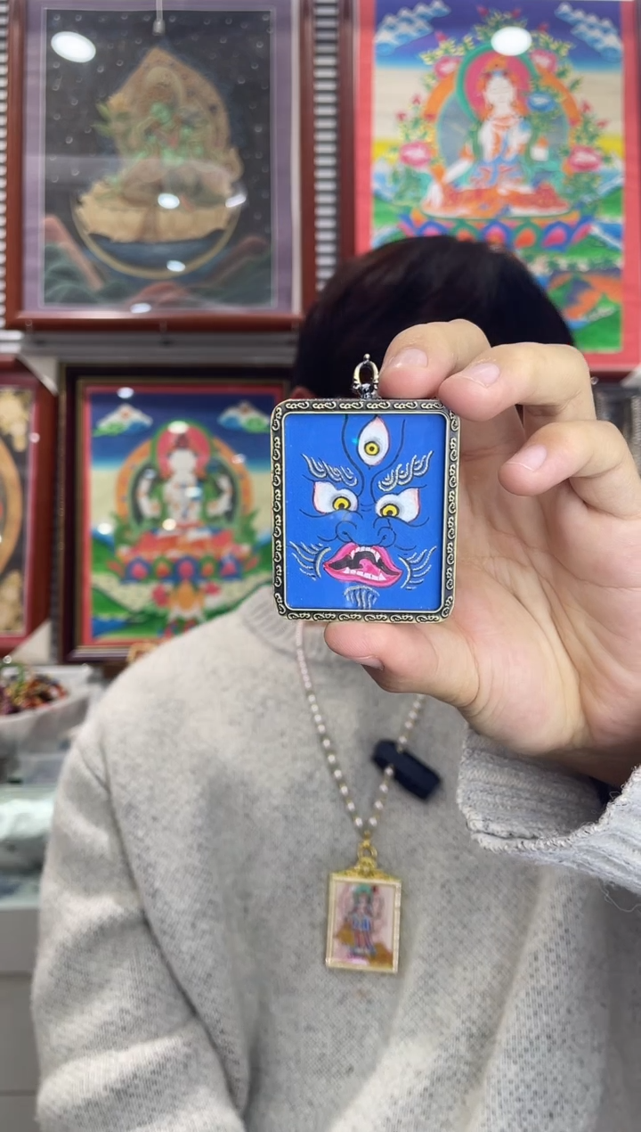 吊坠纯手绘唐卡（非质量问题 不退不换）  黑cc  合金壳  4*5