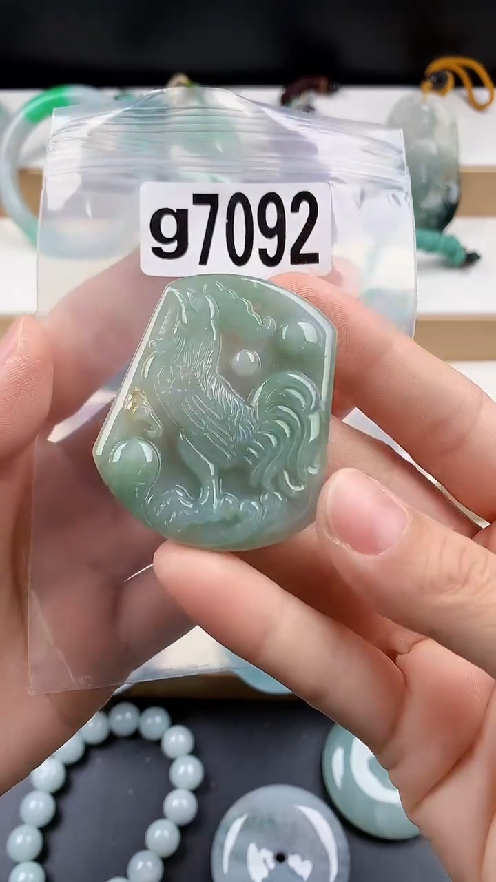 颈饰未镶嵌翡翠天然翡翠吊坠挂件